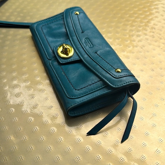 Coach Archive vintage green-blue leather Hampton Lindsey Turnlock wristlet - Picture 6 of 7